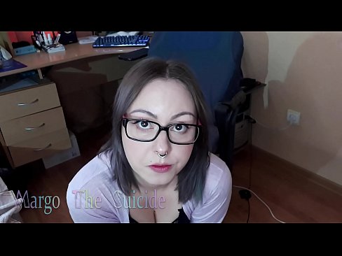 ❤️ Moza sexy con lentes chupa un consolador profundamente ante a cámara ️ Porno ruso en nós ❌❤